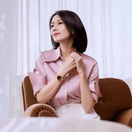 2025春季新款女装同款绸缎面粉色衬衫女禅修百搭时尚上衣厂家定制