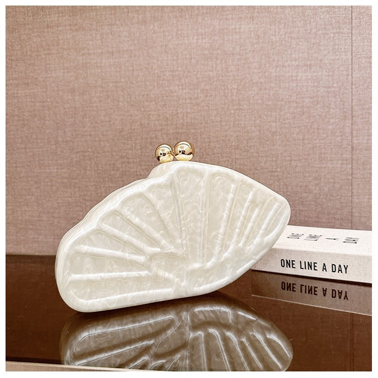 Bolsa de cena de lujo ligera transfronteriza para mujeres Europa y los Estados Unidos nuevo tipo de bolso de cena de hombro de concha de abanico de acrílico