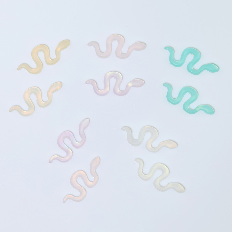 Snake-shaped accessories acrylic small snake-shaped nail accessories Japanese simple three-dimensional snake nail beauty shop same style Universal Snake-shaped accessories acrylic small snake-shaped nail accessories Japanese simple three-dimensional snake nail beauty shop same style Universal