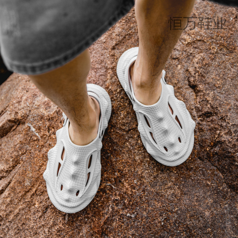 Fujian big factory hole shoes step on excrement feel cool casual outdoor shoes slippers outsourcing comfortable breathable strong breathable factory Fujian big factory hole shoes step on excrement feel cool casual outdoor shoes slippers outsourcing comfortable breathable strong breathable factory