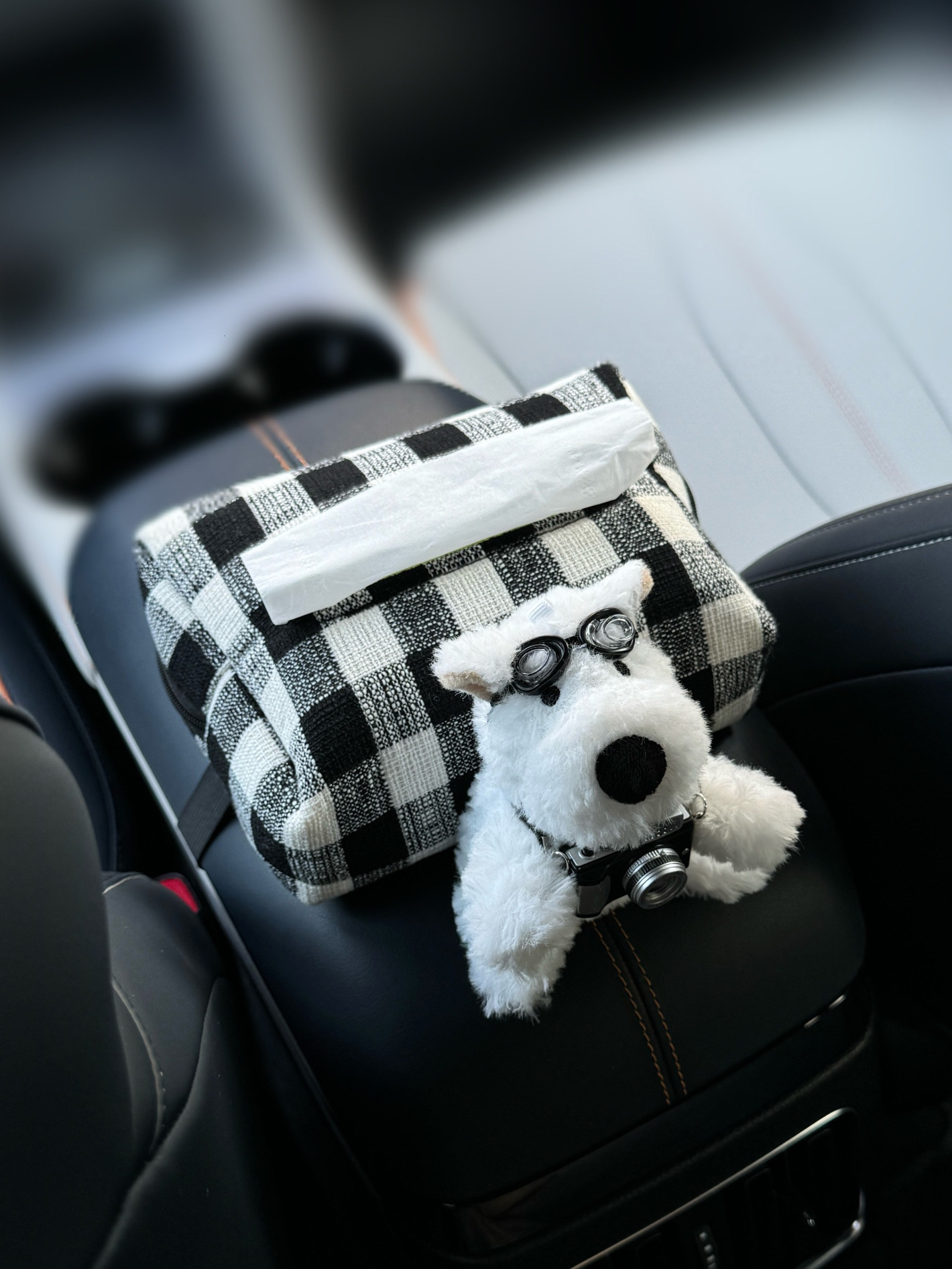 Creative and Cute West Highland Car Tissue Box, Car Interior Doll Armrest Tissue Box, High-End
