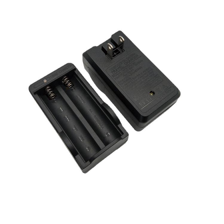 18650充电器3.7v锂电池充电器强光手电筒充电器智能18650双充