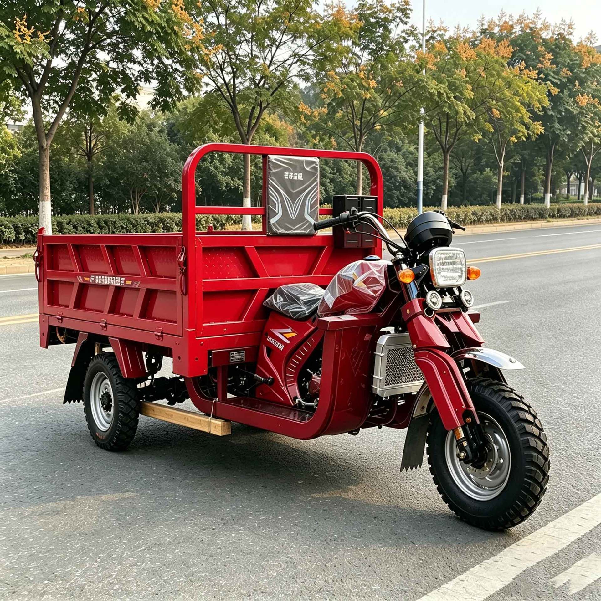 Specialized for Foreign Trade, Red Fuel-Powered Three-Wheeler for Household and Agricultural Use, Popular for Southeast Asia Cross-Border Passenger Transport and Commuting