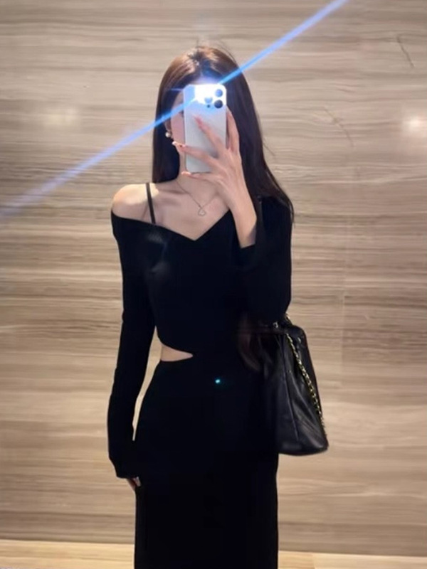 法式黑色露肩v领长袖连衣裙秋装女小个子收腰气质露腰打底长裙子|undefined