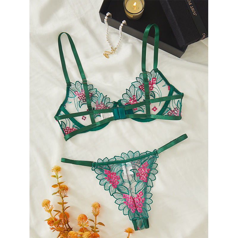 Completo intimo donna in pizzo reggiseno e slip sexy_voghion.com