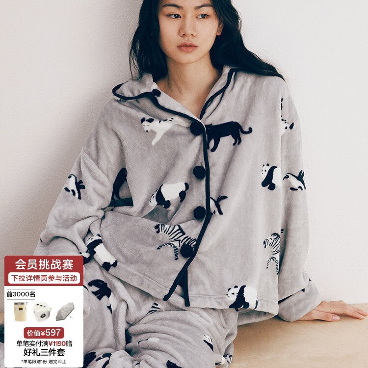 Order a Panda-Themed Flannel Loungewear Set from the Animal-Themed Home Decor Brand, Suitable for Outdoor Wear in Autumn and Winter, Long-Sleeved Couple's Pajamas