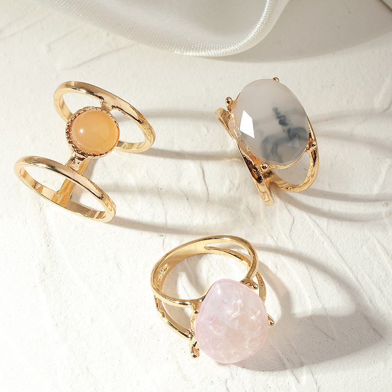 simple geometric resin ring set