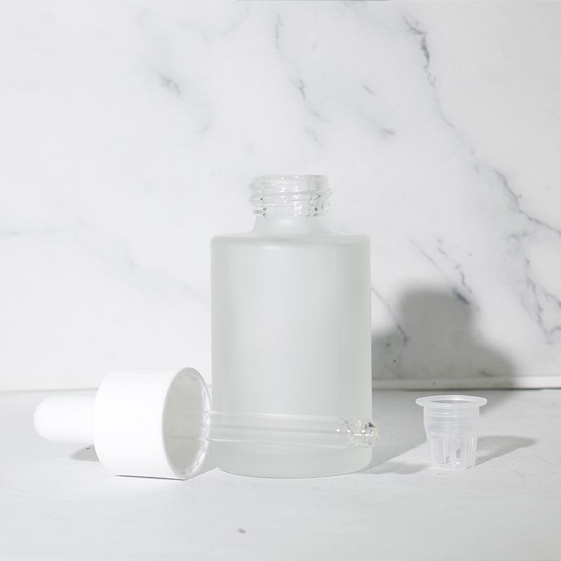 白色玻璃瓶