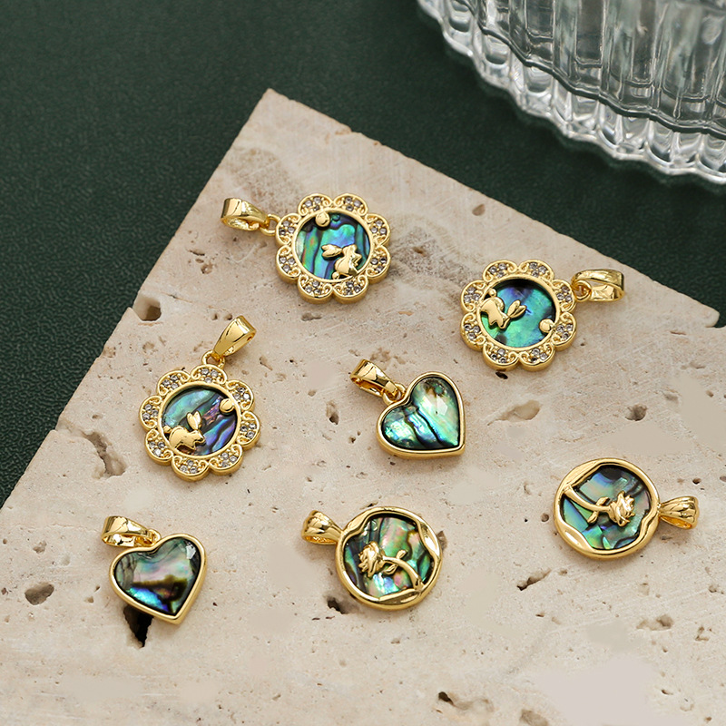 4g Weight 1 Piece 14 * 22mm Copper Heart Shape Flower Pendant