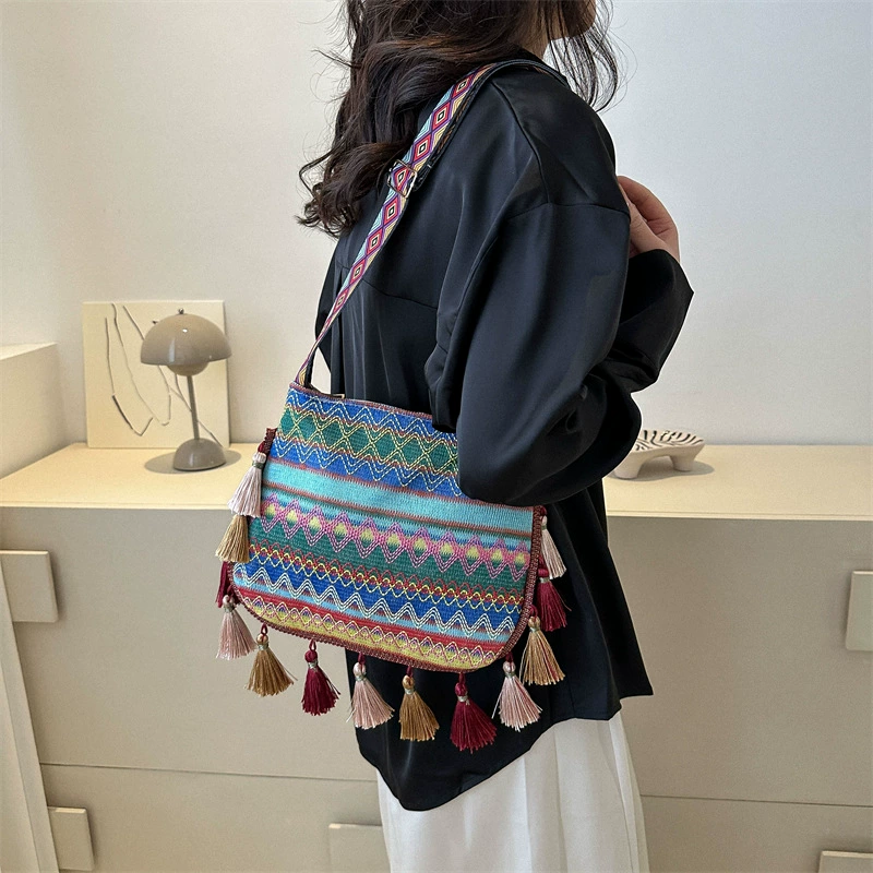 [Trend retro ethnic capacious shoulder bag one shoulder, trend of season, ethnic style]