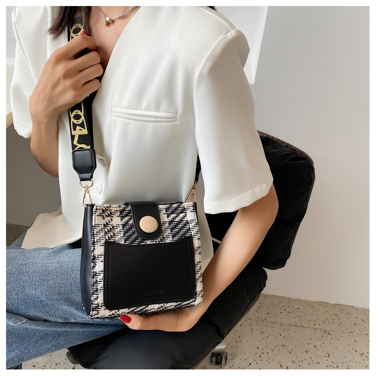 Ins Retro Small Bags Women's 2021 Popular New Fashion Plaid Crossbody Bag All-matching One-shoulder Bucket Women's Bag display picture 2