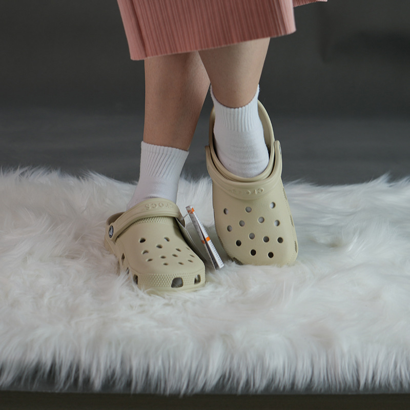 국경 간 전자 상거래 공장 직접 도매 세대 홀 신발 여름 스타 비치 신발 평면 통기성 슬리퍼