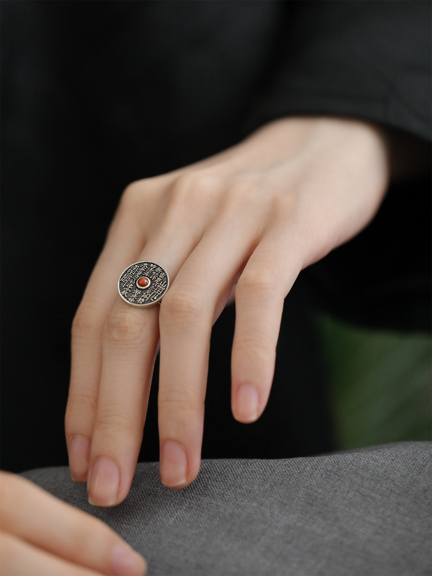 Novo S Pure Yintai Prata Montanha Fantasma Talismã Sul Ágata Vermelha Moda Jóias Anel de Arte Feminino Feito Abertura Antiga_voghion.com