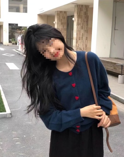 Korean-style lazy round neck sweater jacket for women, autumn and winter loose and slimming heart-shaped button soft yarn knit sweater
