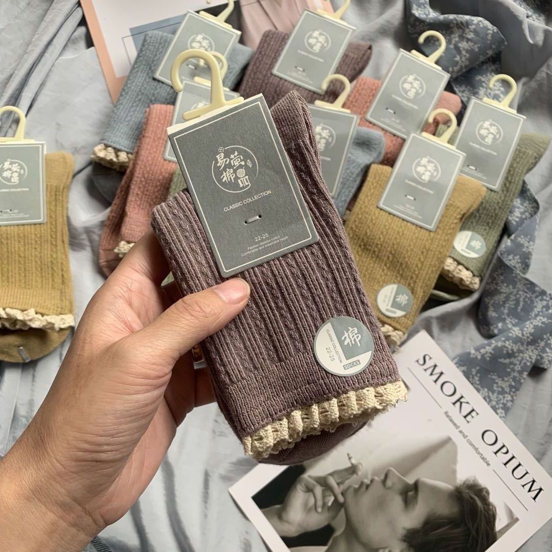 ¡Cada par tiene ganchos! Otoño de las nuevas mujeres de encaje de media pantorrilla calcetines de doble aguja de algodón peinado medias de color caramelo al por mayor