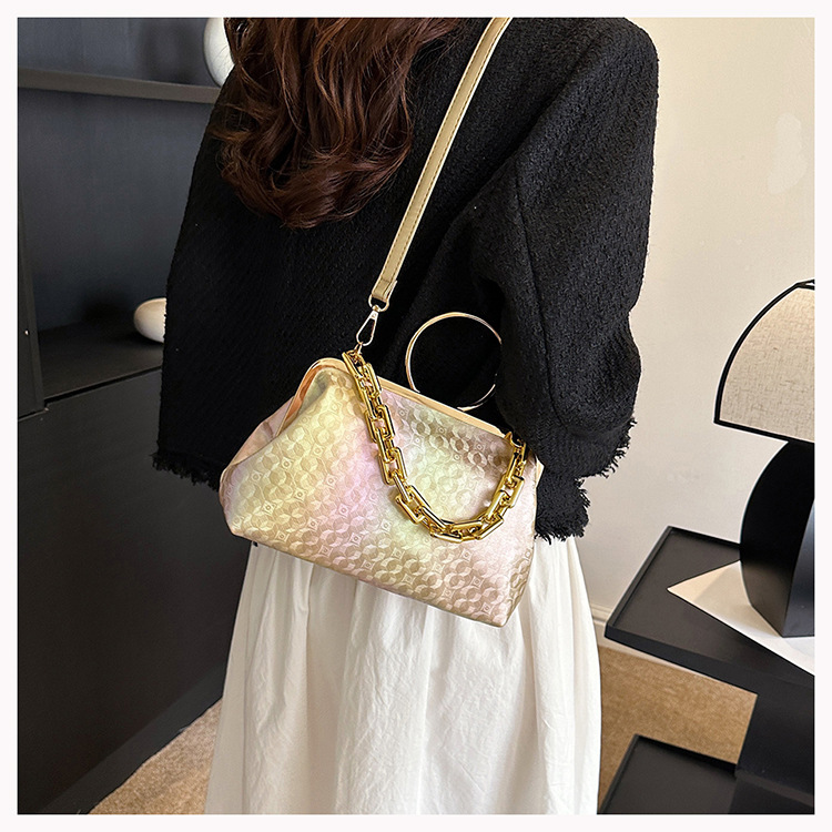 Borse da donna nuove transfrontaliere Borsa a tracolla a tracolla moda europea e americana Borsa da donna con fibbia a catena di fascia alta con texture_voghion.com