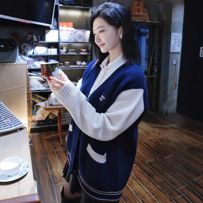 Correct Version 2025 Autumn and Winter New Original Standard Miu Miaojia Star Style V Neck Half Raglan Long-Sleeved Cardigan Jacket