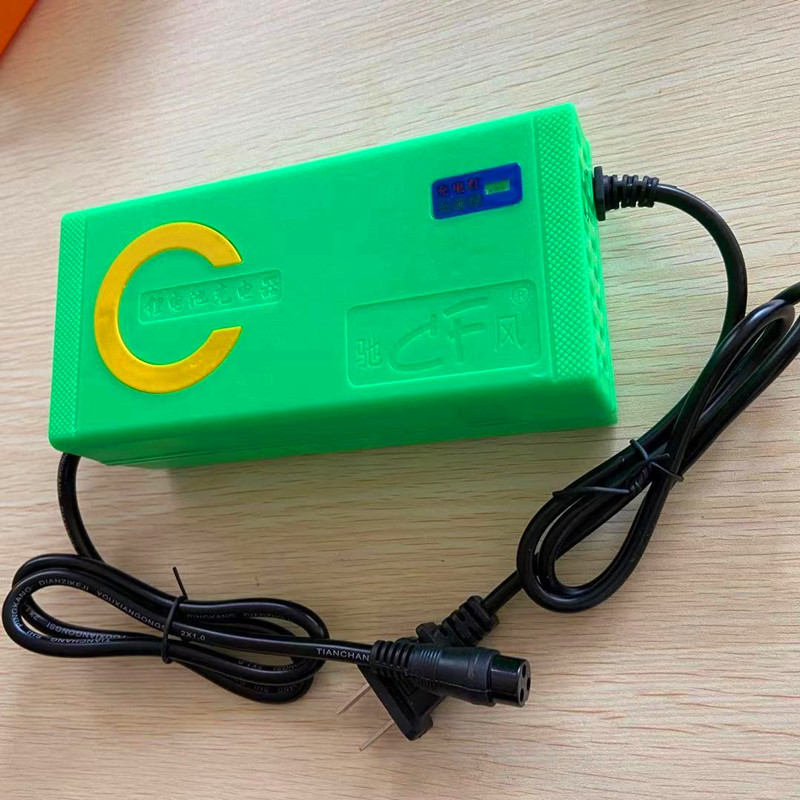 12.6V10A锂电充电器 恒流恒压大功率充电器 12.6V智能充电器