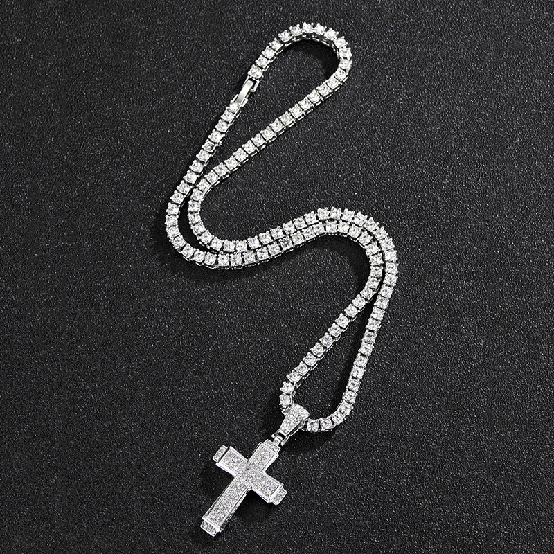Collana con pendente croce hip hop con strass personalizzata_voghion.com