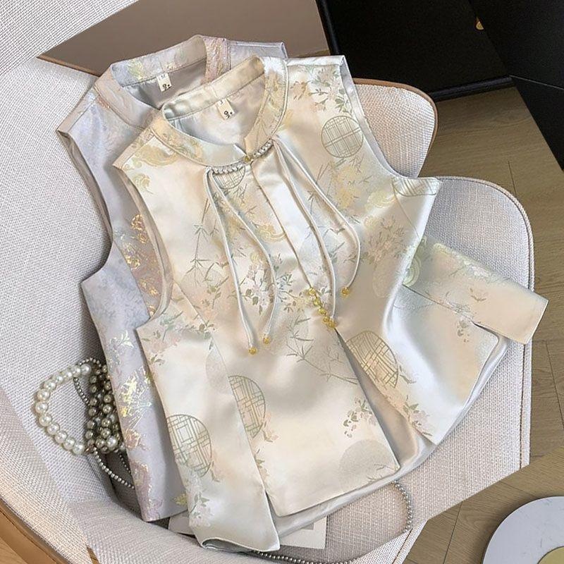 New women's clothing, Chinese style slim vest, trendy and elegant, suitable for autumn and summer, with a traditional Chinese New Year theme.