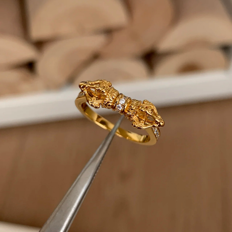 Luxurious Ancient Style Diamond Ring With Hollow Vajra Design_voghion.com