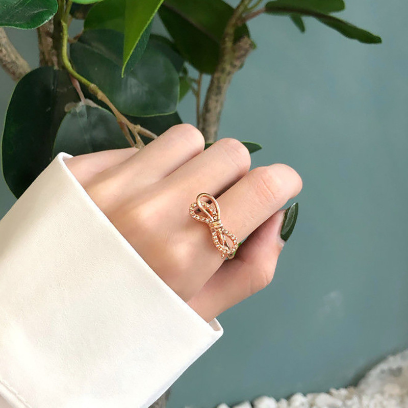 �պ������䵭��С����Ƹн�ɫ�����Ὺ�ڽ�ָŮ���ʰٴ�ɭϵѧ��