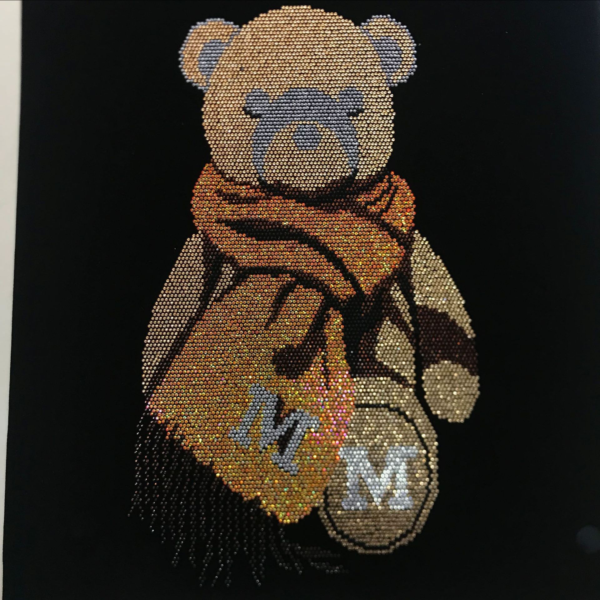 厂家销售  新款围巾沉睡小熊烫钻T恤外套服装辅料 来样加工定做