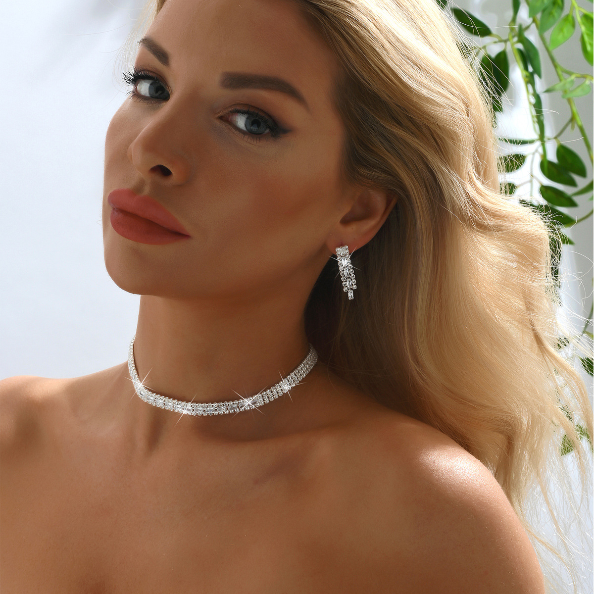 Suministro de comercio exterior europeo y americano exquisito Internet celebridad de las mujeres de diamantes clavícula collar de diamantes pendientes traje de dos piezas