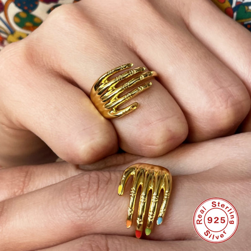 Nuevo europeo y americano ins creativo todo partido personalizado Sailor Moon abrazo moda elegante gota aceite diamante pendientes oído hebilla