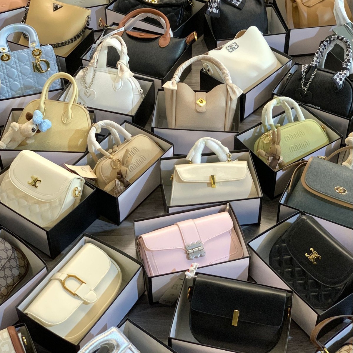 Women's Bags, Brand New with Original Packaging, Mixed Styles in Bulk, Single Shoulder Crossbody Women's Bags, Direct Wholesale for Foreign Trade Live Streaming
