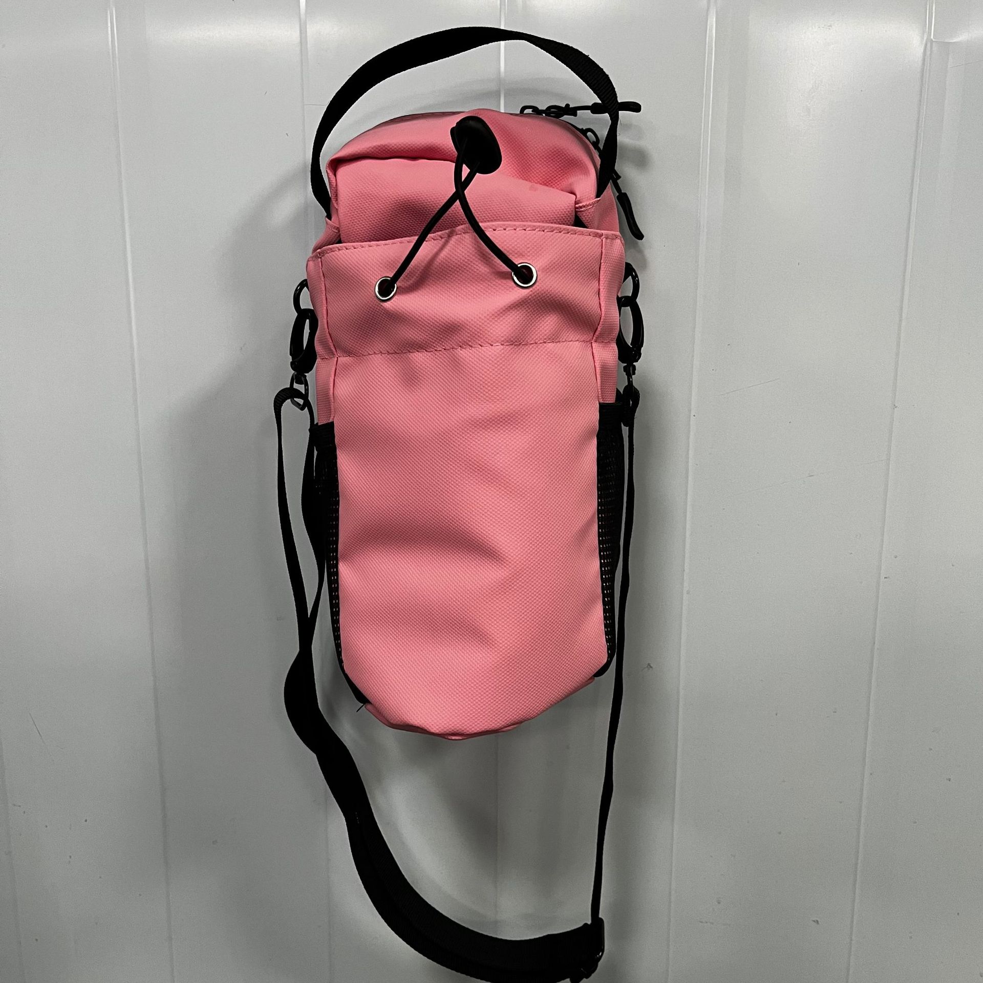 Venta caliente transfronteriza fitness paquete de olla de succión magnética taza de agua bolsa de mensajero gimnasio teléfono móvil llave bolsa de almacenamiento fuente spot