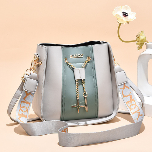 [Live Recommendation] Bucket Bag Women's  New Fashion Contrast Color Women's Bag Wide Shoulder Strap Western Style Single Shoulder Crossbody Bag