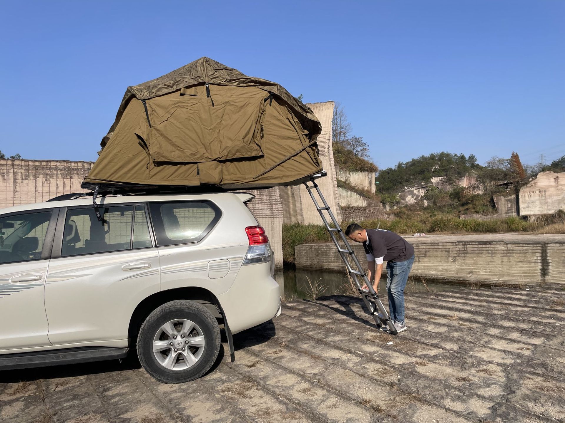 Leftover Foreign Trade Stock with Tags, Sold Out with No Restock, Outdoor Off-Road, Various Sizes, Long Car Roof Tent, Portable Car Tent