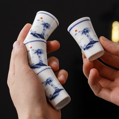 青花瓷复古风迷你烈酒酒盅白酒青花瓷小酒杯陶瓷家用一口杯烈酒杯