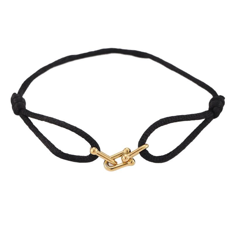 Personalidad creativa joyería de acero inoxidable en forma de U cuerda de mano tejida a mano venta caliente europea y americana joyería de cuerda roja simple y versátil