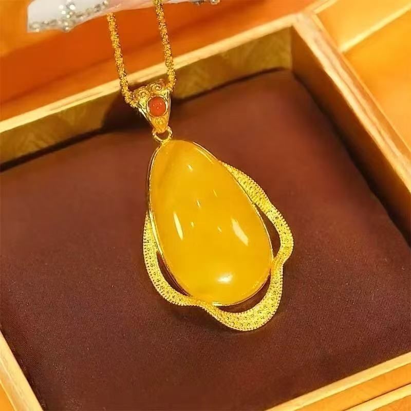 新款水滴仿玛瑙吊坠项链冰黄蜜蜡复古锁骨链高端气质优雅节日礼物|undefined