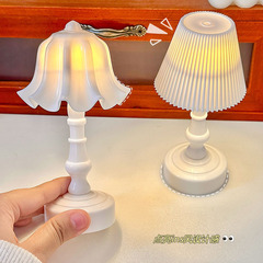 Insレトロな小さな電気スタンド寝室寮の小さな夜の明かりを飾って、親友の誕生日プレゼントのテーブルを飾る