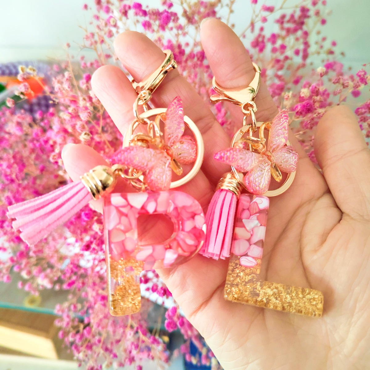 Caliente nueva carta creativa llavero colgante resina epoxi letra mariposa accesorios de la joyería clave colgante