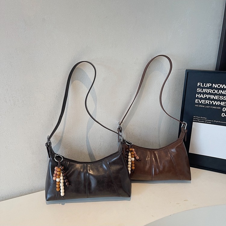Retro Oil Wax Leather Baguette Bag 2026 New Arrival Niche Design Underarm Bag Versatile Beaded Charm Shoulder Bag