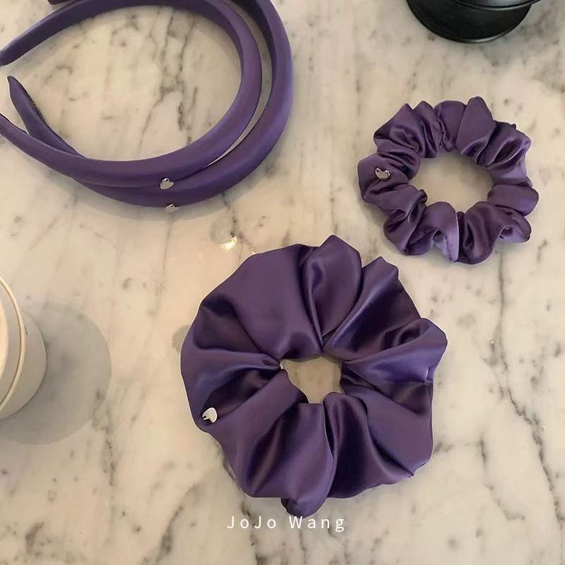 Advanced Purple Satin Heart-Shaped Pendant Scrunchie for a Lazy Style Low Ponytail Hair Tie Hair Accessory Advanced Purple Satin Heart-Shaped Pendant Scrunchie for a Lazy Style Low Ponytail Hair Tie Hair Accessory