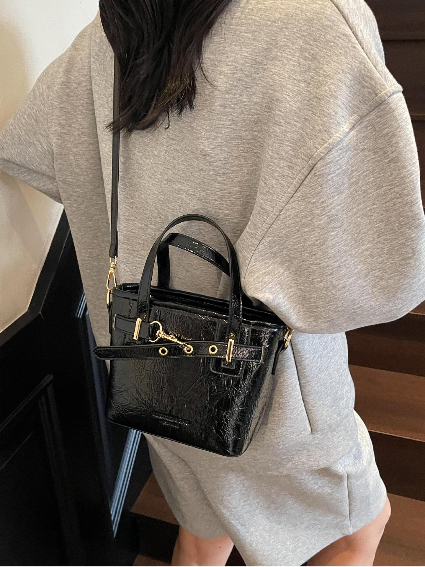 Comercio exterior de cercanías bolso de cubo de mano de todo fósforo femenino 2025 nuevo bolso de canasta de verduras de tendencia de todo fósforo bolso de mensajero de sentido avanzado