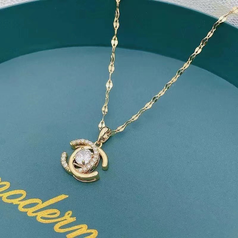 Lovskaya titanio acero collar q006 Luz de lujo Super Hada titanio acero doble C ZIRCON collar