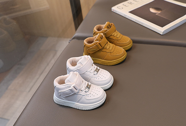 Vår och höst Nya sporter Pojkar High Top Board Girls Little White Korean Version Mode Basketskor för barn_voghion.com