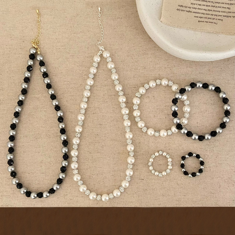 Light Luxury Retro Niche Design Shijia Pearl Clavicle Chain Fashion Elegant High-end Shambhala Ball Necklace Women