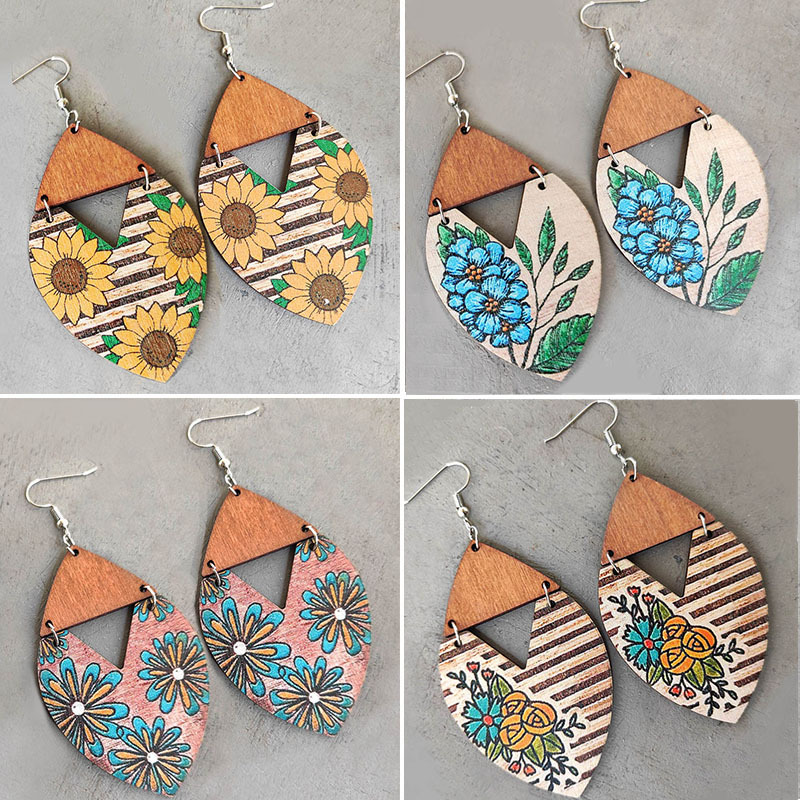 1 Pair Bohemian Splicing Flower Wood Hollow Out Women's Drop Earrings display picture 2