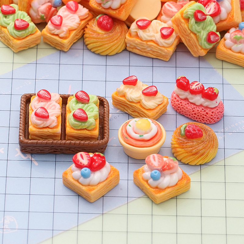 Simulation three-dimensional strawberry bread mousse food play DIY hair accessories hairpin children's toy refrigerator key chain accessories