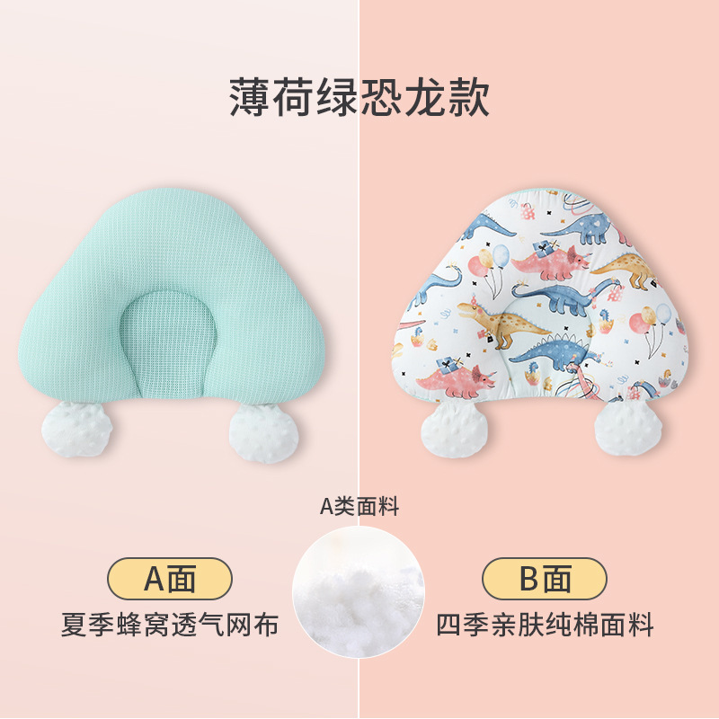 赤ちゃんの定型枕四季0-1歳の幼児が寝ています。|undefined