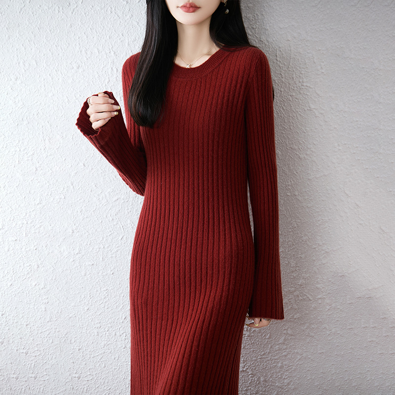 气质圆领纯羊毛针织连衣裙女秋季抽条喇叭袖修身中长款内搭毛衣裙