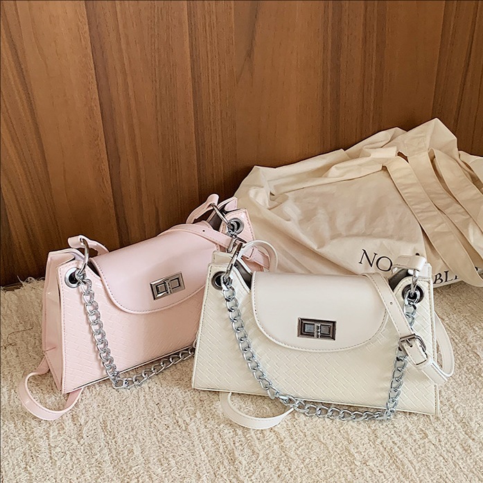 High quality underarm bag with diamond pattern