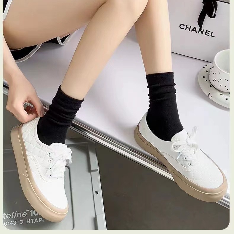 Calcetines de primavera y verano, calcetines sin hueso, calcetines de color sólido, calcetines de pila de humedad, calcetines blancos, calcetines de crema de mediana para mujeres